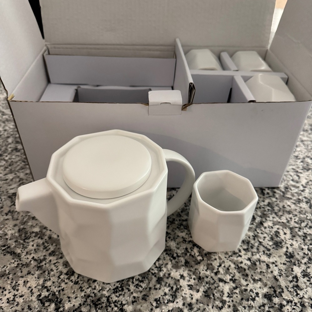 Teavana Potters White Ceramic 32oz Teapot Set with 4 Cups and Infuser 011076790